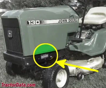 Localização do número de série John Deere 130