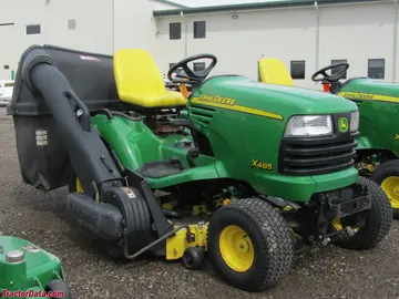 John Deere X485 mit Power-Flow-Mulchsystem.
