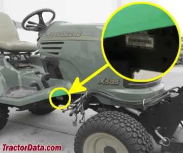 Localização do número de série John Deere X475