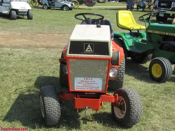 Allis-Chalmers 416 hydrostatisch, rechte Seite.