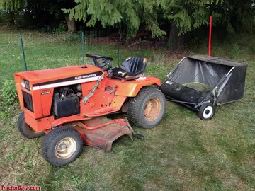 Allis-Chalmer 917 com recolhedor de relva.
