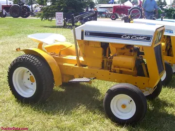Cub Cadet 73，右侧。