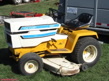 Cub Cadet 1250, linkes Profil