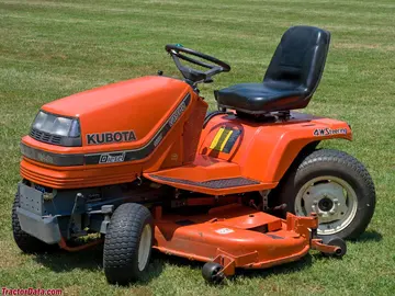 Kubota G-1900S mit Allradlenkung.