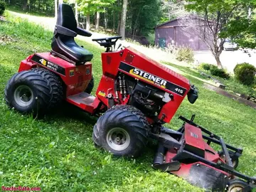 Steiner 415 com roçadora frontal.
