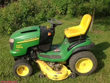 John Deere L130, linke Seite.
