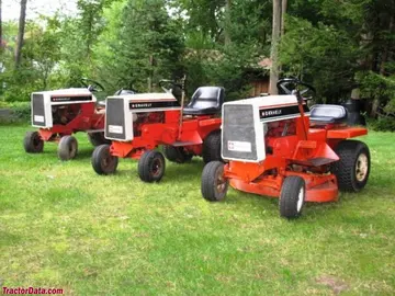 Tres tractores Gravely 408.