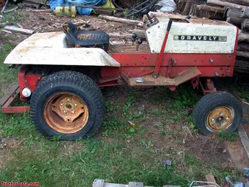 Gravely 450 在红色油漆中，右侧。