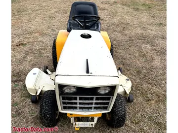 Cub Cadet 1811 com plataforma de corte.