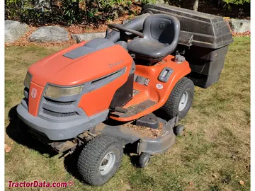 Husqvarna YTH22V42LS Rasentraktor.