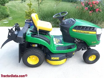 约翰迪尔 X115R 后排式割草机。