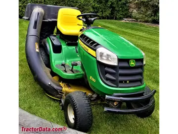 John Deere E130 mit Fangvorrichtung.