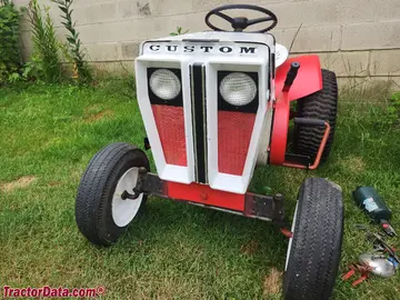 1968年Sears Custom 10XL花园拖拉机。