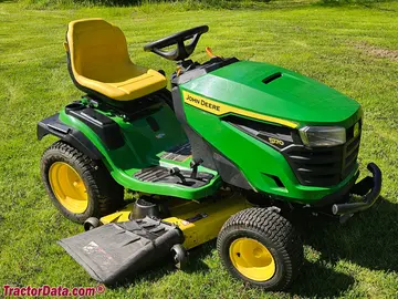 Trator de grama John Deere S170.