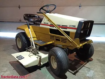 1974 Sears LT8/E mit Mähwerk.