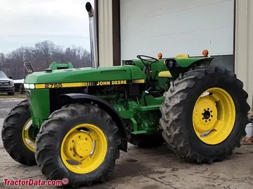 Offene Kabine John Deere 2755 Allzwecktraktor mit Allradantrieb.
