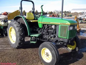 John Deere 5200, rechte Seite.