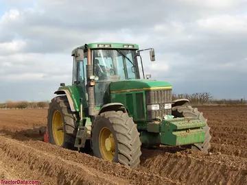 John Deere 7700, lado derecho.