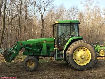 John Deere 7200 mit Modell 720 Frontlader.