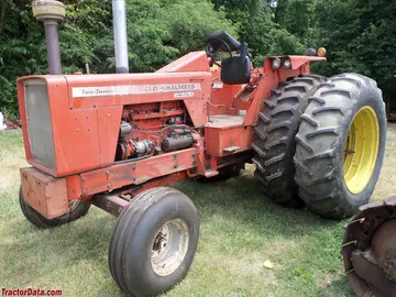 Allis-Chalmers 220 mit Zwei-Rad-Antrieb.