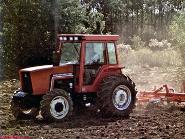 Allis-Chalmers 6060 con tracción en las cuatro ruedas.