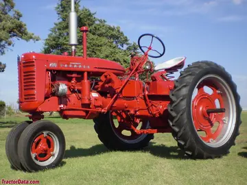 Triciclo-dianteiro Farmall 200