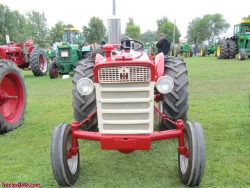 Tractor de utilidad diésel International 340.