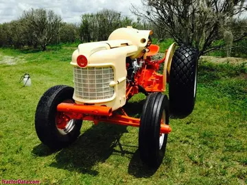 J.I. Case 310 mit Flüssiggas-Motor.