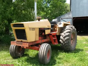 Traktor Modell 1973 J.I. Case 1370 in Wüsten-Sonnenuntergangs-Lackierung.