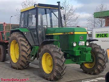 John Deere 3140