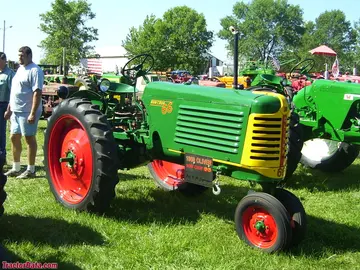 1950 Oliver 66 Cultivo en Hileras