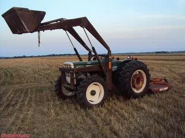 4WD Oliver 1255 con cargador frontal