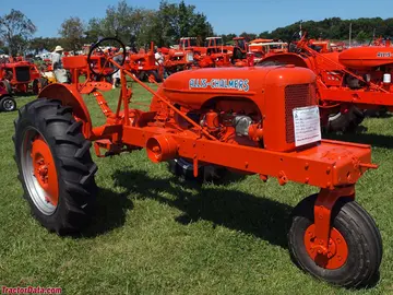 Allis-Chalmers RC mit einzelnem Vorderrad.