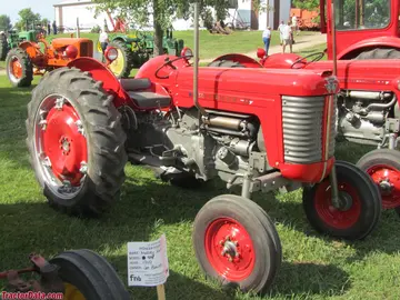 Massey Ferguson 50, chassis de alta folga.