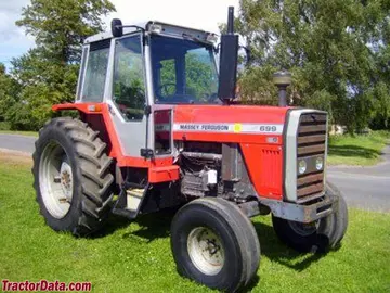 Massey Ferguson 699, lado derecho.
