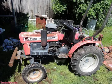 Massey Ferguson 1120, lado izquierdo