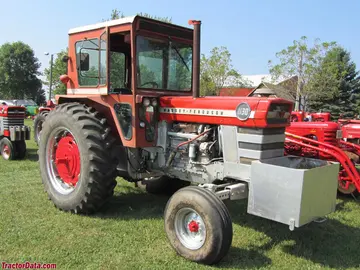 Massey Ferguson 1130 mit Kabine.
