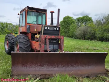 Tractor Massey Ferguson 1800 de tracción en las cuatro ruedas.