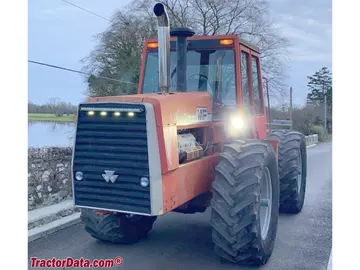 Massey Ferguson 4840, vista frontal.