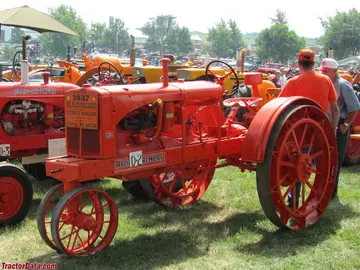 Unlackierter Allis-Chalmers WC auf Stahl.