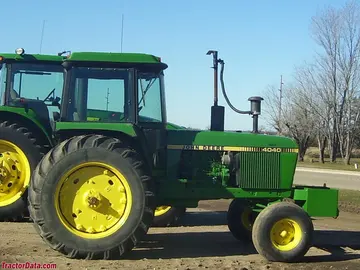 John Deere 4040 mit Zwei-Rad-Antrieb.
