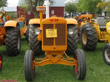 Minneapolis-Moline GB mit Dieselmotor.