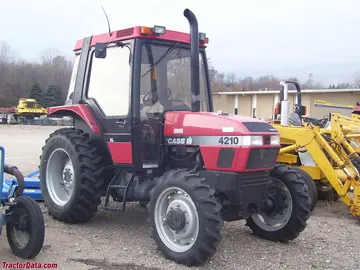 Case IH 4210 Allzwecktraktor mit Kabine und Allradantrieb.