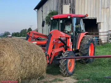 Kubota M8200 mit Woods 1027 Frontlader.