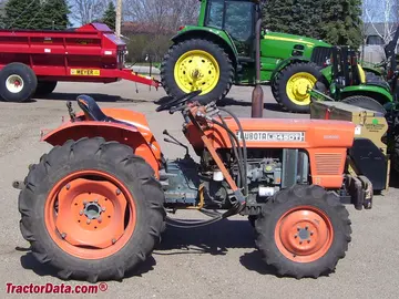 Tractor utilitario compacto Kubota L245DT, lado derecho.