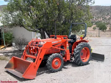 Kubota L2050 mit Heckschild und LA450S Frontlader.