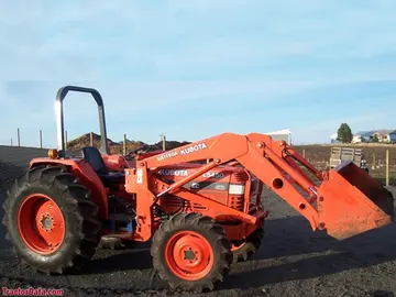 Kubota L5450, linke Seite