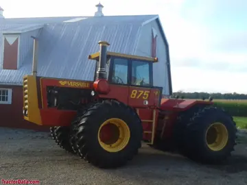 Versatile 875, lado esquerdo.