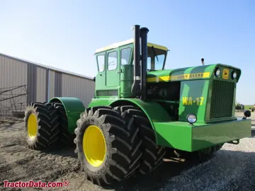 Tractor John Deere WA-17 con tracción en las cuatro ruedas.