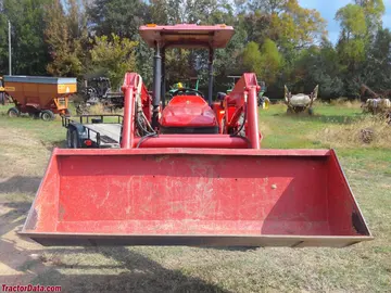 Mahindra 5500 mit ML264 Frontlader.